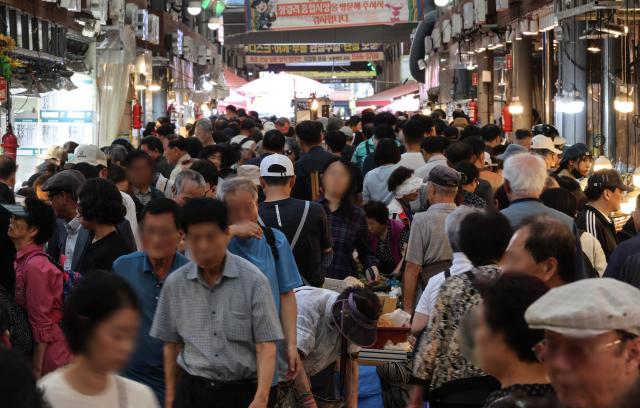 Chuseok travelers hit roads early as shorter holiday brings heavy traffic