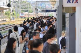 Chuseok travelers hit roads early as shorter holiday brings heavy traffic