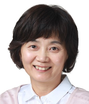 신임 이정미 울산시 복지보건국장(왼쪽)과 유재권 공보담당관