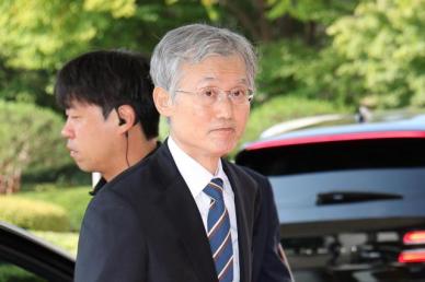 조희대·청와대, 대법관 재제청 놓고 이틀째 충돌