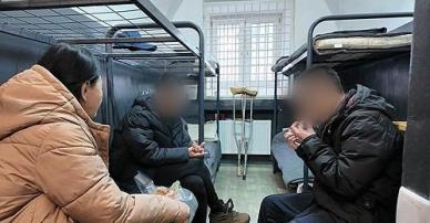 젤렌스키 북한군 포로 2명 한국에 보냈다…정부, 한국행 부인 안 해