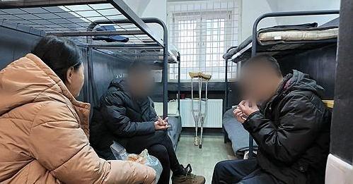 젤렌스키 북한군 포로 2명 한국에 보냈다…정부, 한국행 부인 안 해