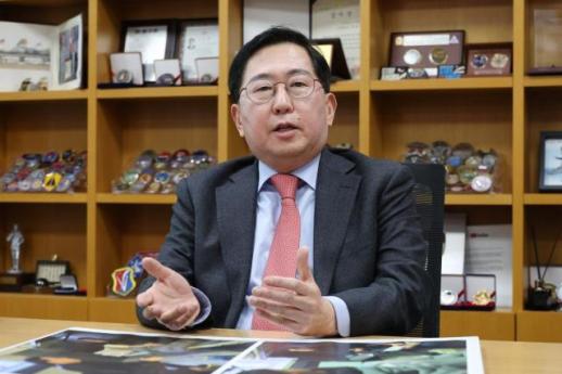 유용원 北포로 2명 며칠전 韓도착 확인…우리 사회 정착 도와야