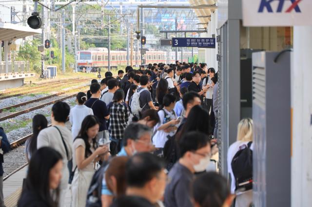 KTX platform at Seoul Station in downtown Seoul on Sept 23 2026 a day before the Chuseok holiday AJP Han Jun-gu