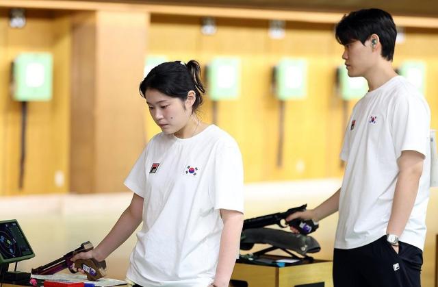 Choo Ga-eun y Hong Su-hyeon avanzan a la final de pistola de aire comprimido 10m mixta en los Juegos Asiáticos de Aichi-Nagoya