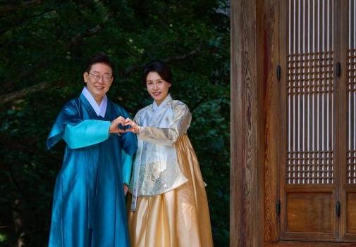 [포토] 이재명 대통령 부부, 추석 인사