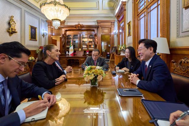 Korea secures more Mexican crude, opens door to defense deals 