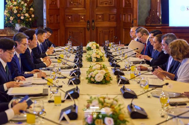 Expanded Korea-Mexico summit talks at the Mexican presidential palace on Sept 24 2026 Cheong Wa Dae