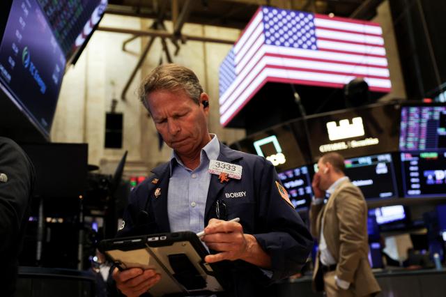 Bolsa de Nueva York cierra al alza pese a récord de rendimiento de bonos a 10 años; Dow sube 0,93%