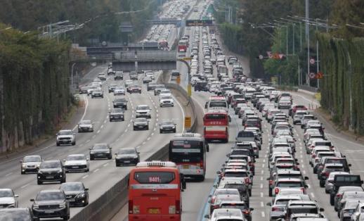 韩国中秋假期迎返程高峰 高速公路拥堵加剧