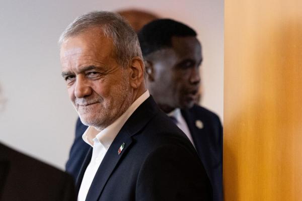 الرئيس الإيراني: إعادة فتح مضيق هرمز حصلت على موافقة المرشد الأعلى... يطالب أمريكا برفع العقوبات