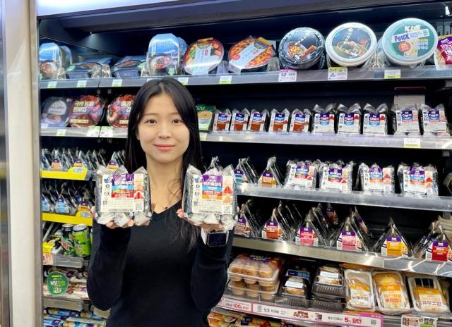 CU lanza kimbap triangular doble y triple para captar demanda de productos con mejor relación precio-calidad