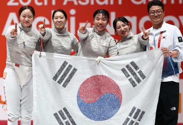 韓 펜싱 여자 사브르 단체 金…일본 꺾고 8년 만 정상 탈환