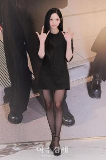 Yeong-seo de ALLDAY PROJECT posa en el evento de lanzamiento del segundo EP CRASH