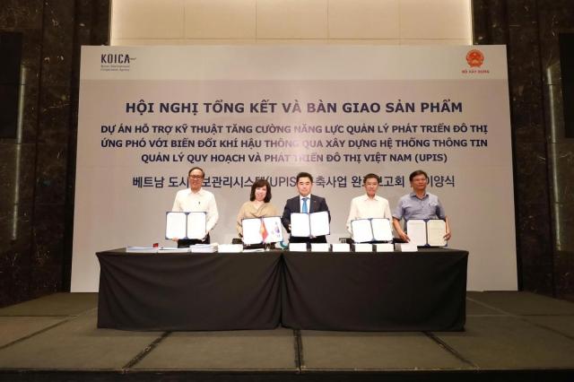 Các đại biểu tham dự hội nghị báo cáo tổng kết Dự án xây dựng Hệ thống quản lý thông tin đô thị UPIS tại Việt Nam
Ảnh Koica cung cấp