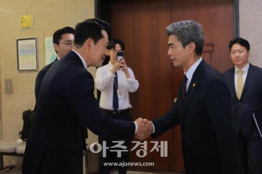 El líder del Partido del Poder Popular se reúne con el nuevo ministro de Defensa Kang Shin-chul