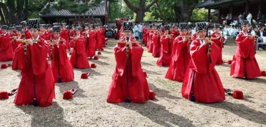 成均馆大学举行释奠大祭纪念孔子诞辰2577周年