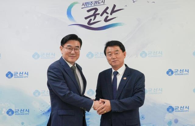 유승광 서천군수 군산시 찾아 상생협력 제안사진서천군