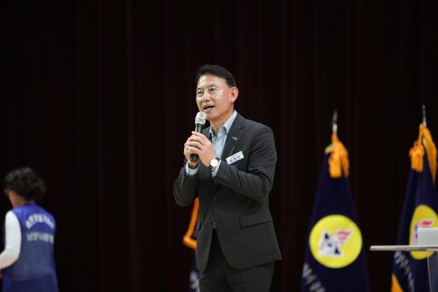 최현덕 남양주시장이 28일 남양주체육문화센터에서 열린 ‘2026년 바르게살기운동 한마음 수련대회’에서 축사하고 있다 사진남양주시
