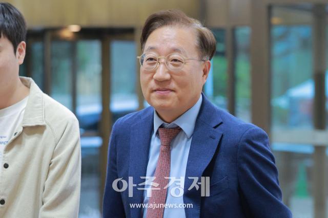 [Foto] Yun Ho-young, representante de Kakao Bank, asiste a la junta directiva ordinaria de la Asociación de Bancos