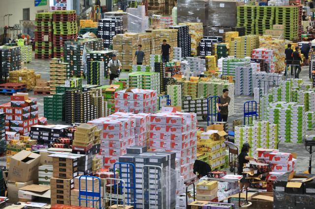 Koreas business sentiment slips on weakening manufacturing