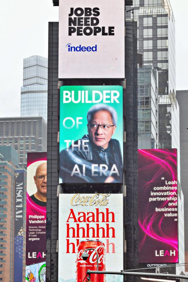 Samsung emite video de felicitación a Jensen Huang por el premio Van Fleet en Times Square de Nueva York, destacando colaboración con Nvidia