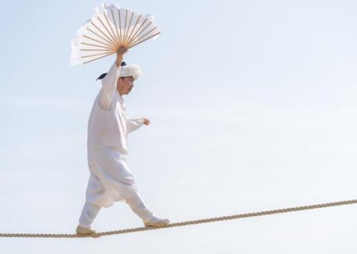 Disfruta de funambulismo y taekkyeon en otoño en Jeongdong: se inaugura el Mediodía del Festival