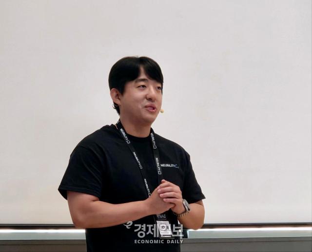 29일 서울시 성동구 KTG상상플래닛에서 진행된 빌리 더 퍼스트 룩 미디어 프리뷰 행사에서 강기혁 뉴빌리티 대표가 발표를 진행하고 있다 사진류청빛 기자