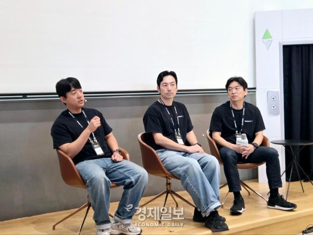강기혁 뉴빌리티 대표왼쪽 김락희 뉴빌리티 피지컬AI TF장가운데 구승환 뉴빌리티 최고전략책임자오른쪽이 질의응답을 진행하고 있다 사진류청빛 기자