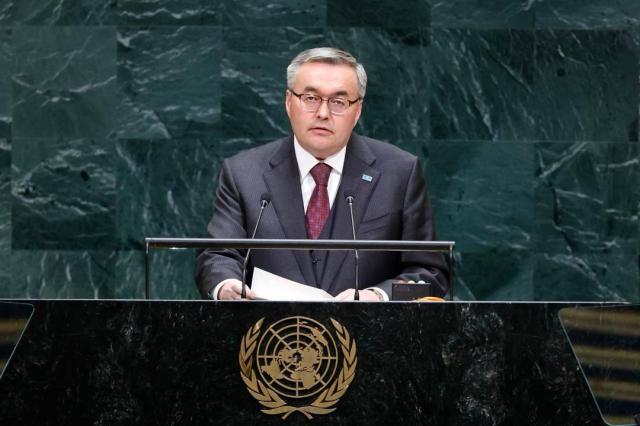 Kazakhstan offers to host nuclear arms talks