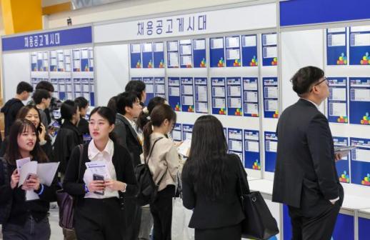 Koreas youth fret hiring cuts if retirement age rises: KEF
