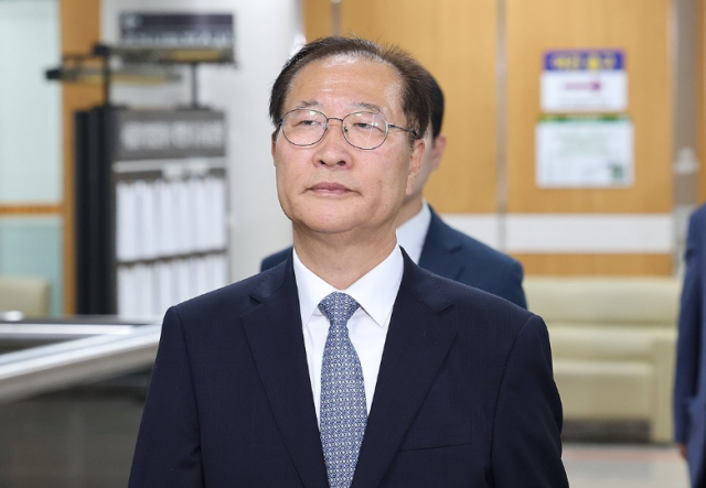 12·3 비상계엄에 가담하고 김건희 여사의 수사 청탁을 들어준 혐의로 기소된 박성재 전 법무부 장관이 지난 6월 22일 서울 서초구 서울중앙지법에서 열린 1심 선고 공판에 출석하고 있다 사진연합뉴스