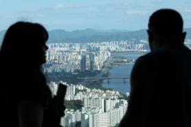 Koreas mortgage bomb ticks as market rates surge 