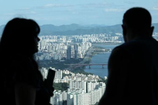 Koreas mortgage bomb ticks as market rates surge 