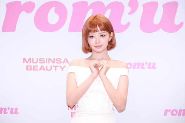 Rei captivates at romu photocall in Seoul