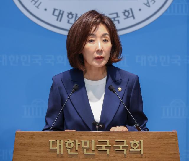 Na Kyung-won insta a la Asamblea Nacional a investigar accidente de minas en la DMZ; Han Dong-hun y Lee Jun-seok se unen