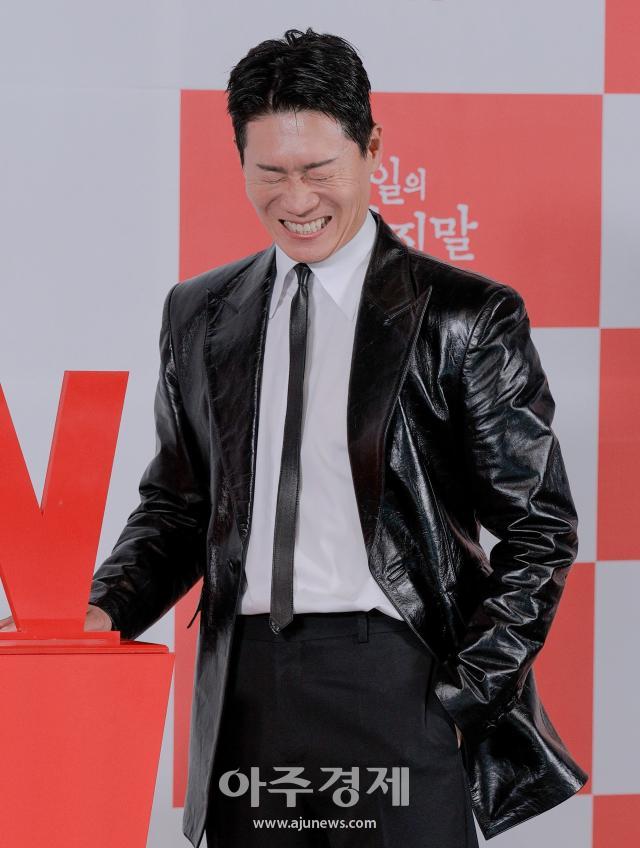 El actor Jin Sun-gyou arranca carcajadas en la conferencia de prensa de Cien días de mentiras