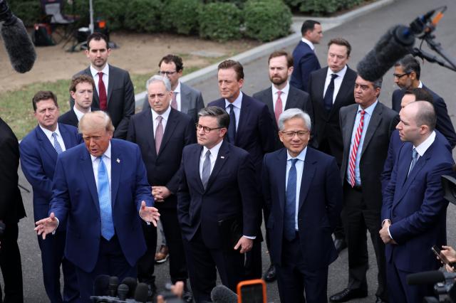 Trump se reúne con CEOs de IA y enfatiza autorregulación sobre nuevas regulaciones gubernamentales