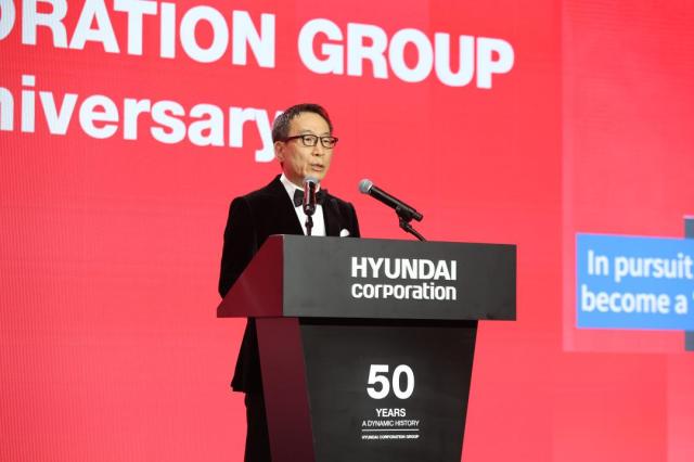 정몽혁 현대코퍼레이션그룹 회장이 지난 29일 서울 그랜드 하얏트 서울에 창립 50주년 기념사를 발표하고 있다 사진현대코퍼레이션