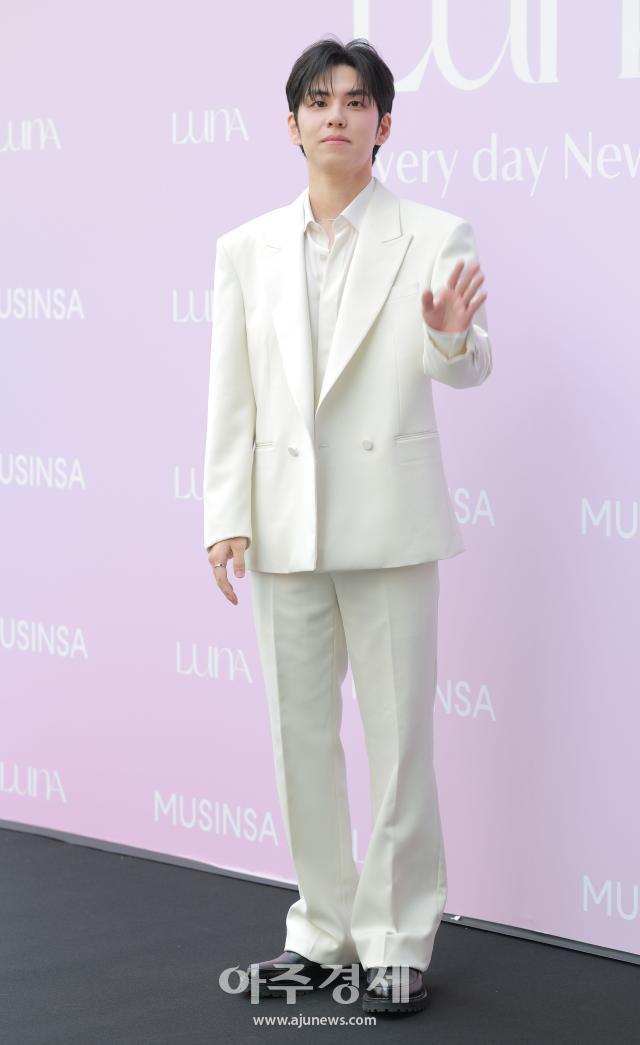 [포토] 데이식스 원필, 루나(LUNA) 포토콜 참석