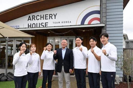 정의선 회장, 양국 대표팀 격려…스스로 믿고 자신있게 도전하라