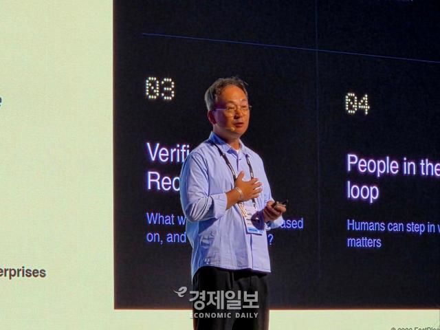 앤드류 박 팩트블록 대표가 기조연설을 진행하고 있다 사진류청빛 기자