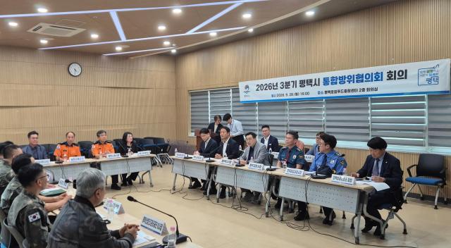 최원용 시장이 평택 로컬푸드종합센터 2층 회의실에서 ‘2026년 3분기 평택시 통합방위협의회 회의’를 진행했다 사진평택시