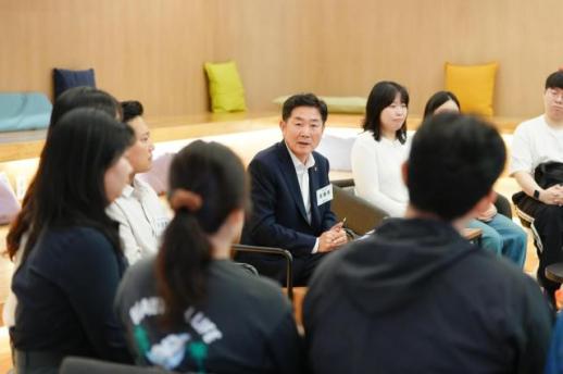 조용호 오산시장, 청년들과 이동시장실...취업·교통·청년공간 개선 논의