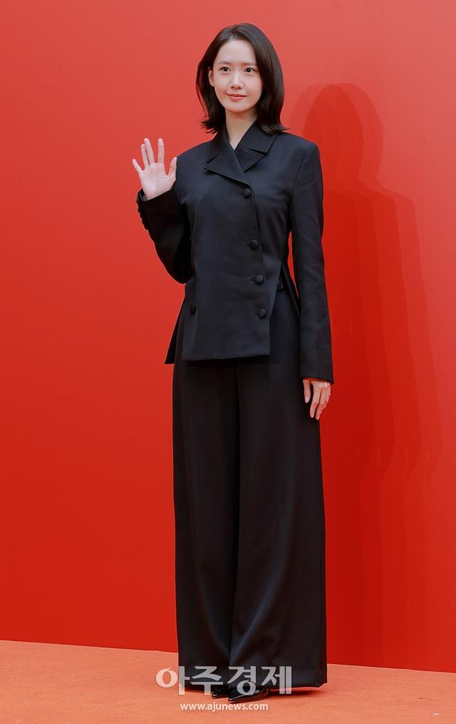 Yoona posando en el evento del 60 aniversario de Sulwhasoo