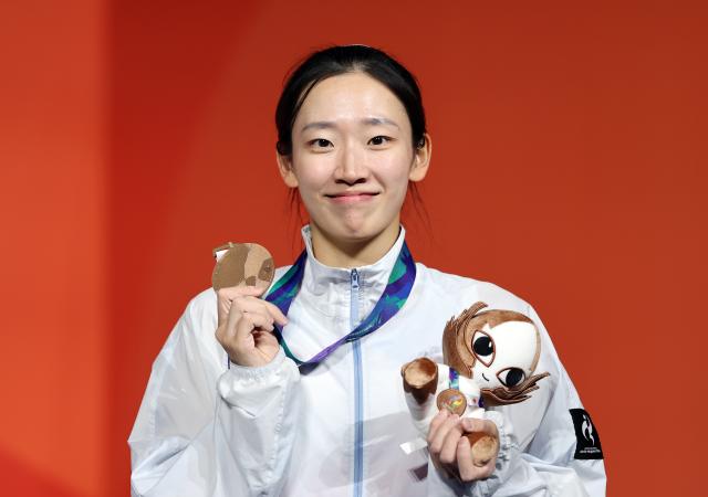 Jing Jimin obtiene bronce en escalada deportiva femenina de velocidad en los Juegos Asiáticos de Aichi-Nagoya