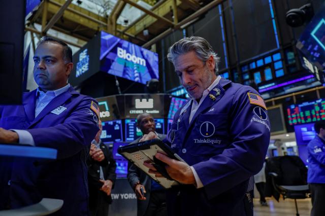 Bolsa de Nueva York cierra mixta por alza de rendimientos de bonos a largo plazo pese a datos de inflación menores a lo esperado