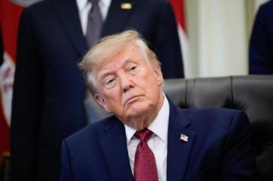 트럼프 "호르무즈 원유 통항 역대 최대…이란전 곧 승리"
