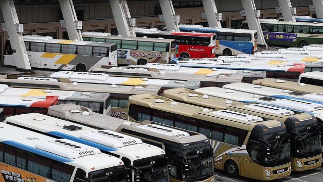 Los autobuses de largo recorrido suben 9% mientras el tren de alta velocidad baja 5.400 won