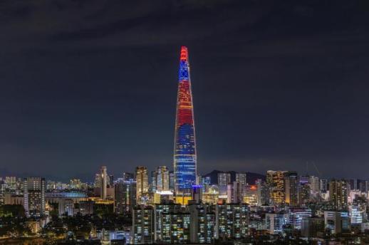 롯데월드타워, 10월 밤하늘 밝힌다…태극기·한글 미디어파사드